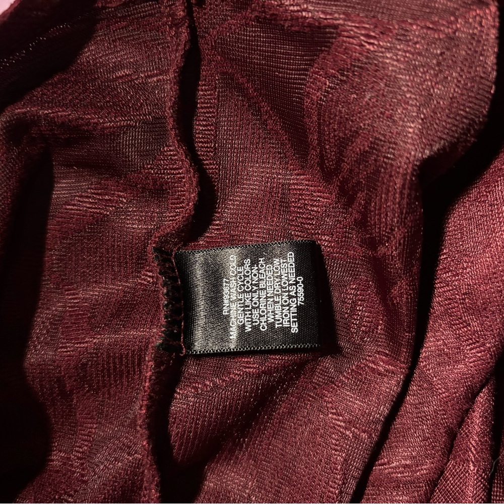 Maroon shirt with pattern - Picture 4 of 5